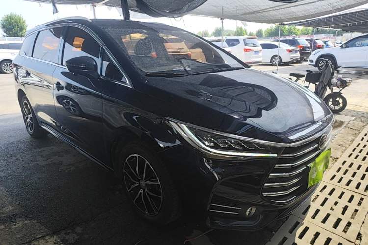 Used BYD Song MAX 2017 1.5T Automatic Smart Connect Elite 7-Seater Front Right 45 Deg