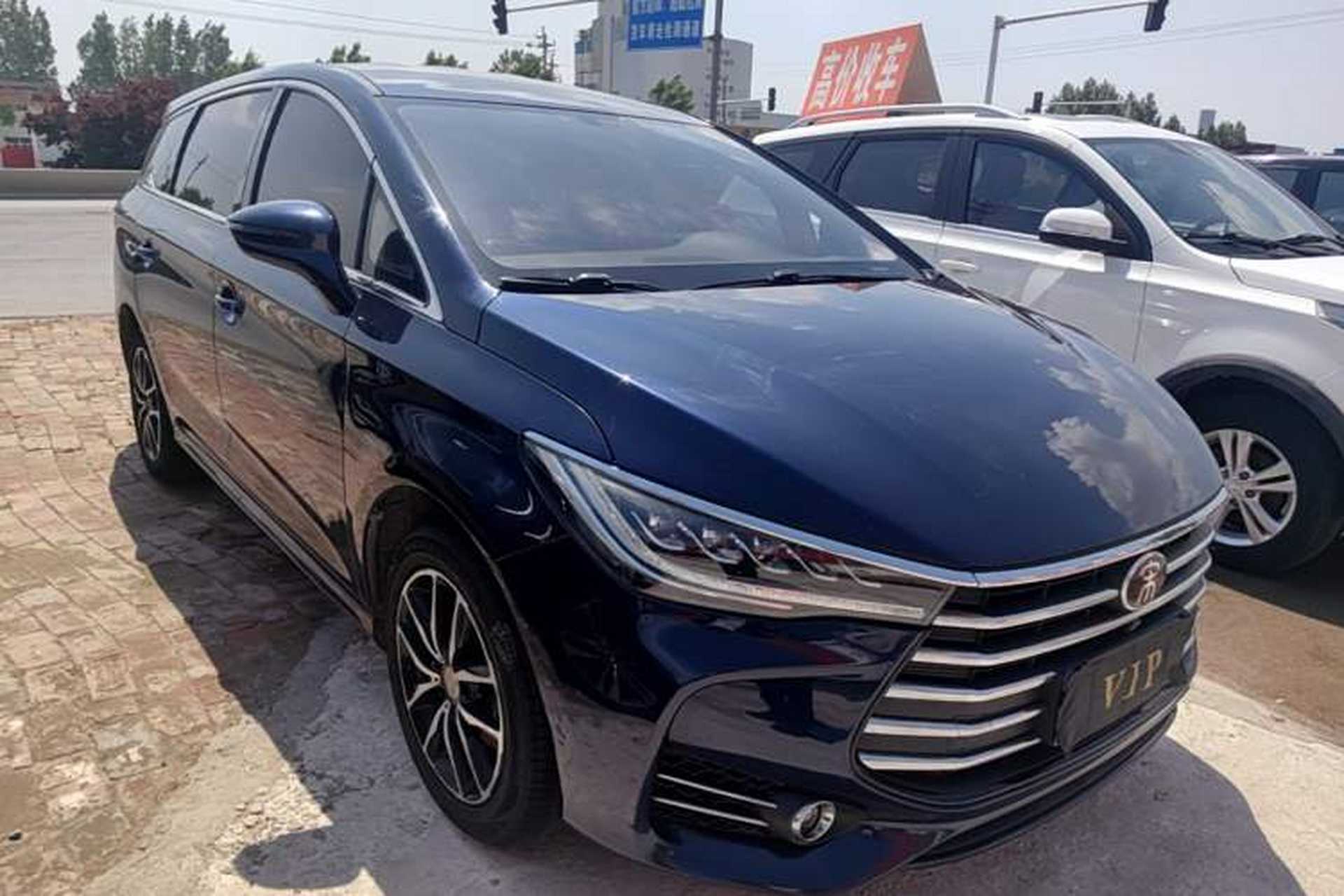 Used BYD Song MAX 2017 1.5T Manual Smart Connect Luxury 7-Seater Front Right 45 Deg