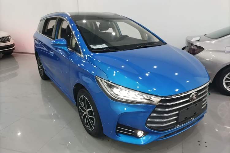 Used BYD Song MAX 2017 1.5T Automatic Smart Connect Elite 7-Seater Front Right 45 Deg