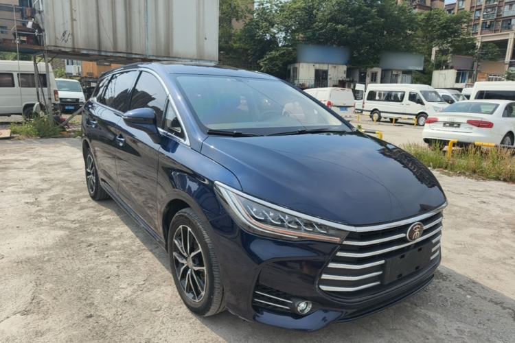 Used BYD Song MAX 2017 1.5T Manual Smart Connect Luxury 7-Seater Front Right 45 Deg