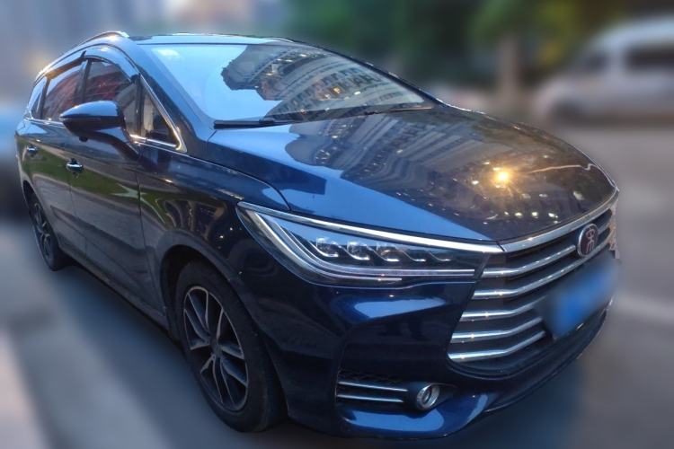 Used BYD Song MAX 2017 1.5T Automatic Smart Connect Elite 7-Seater Front Right 45 Deg