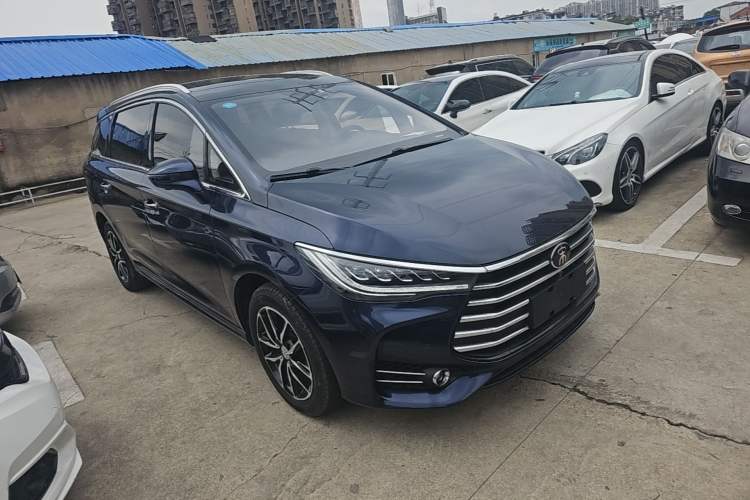 Used BYD Song MAX 2017 1.5T Automatic Smart Connect Prestige 7-Seater Front Right 45 Deg