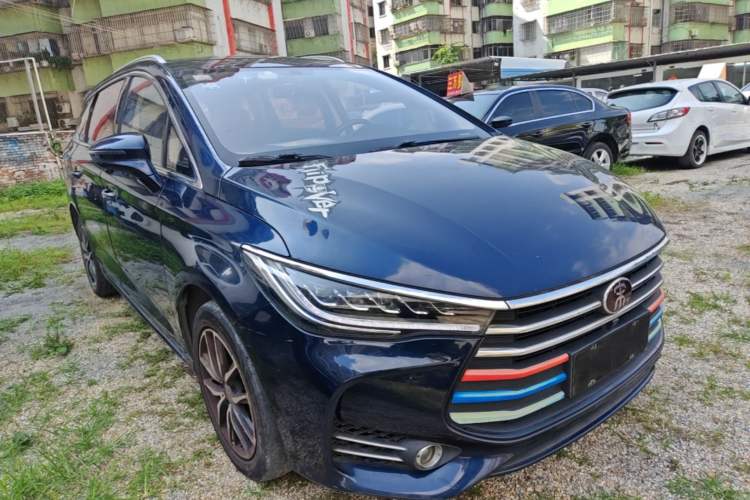 Used BYD Song MAX 2017 1.5T Automatic Smart Connect Elite 7-Seater Front Right 45 Deg