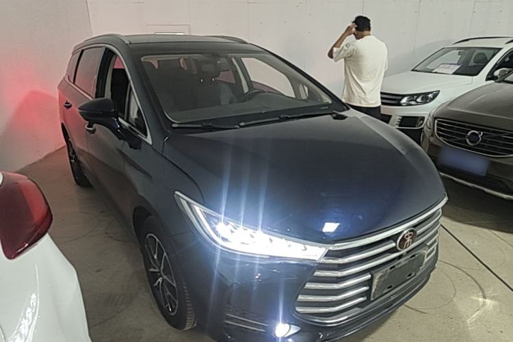 Used BYD Song MAX 2017 1.5T Automatic Smart Connect Elite 7-Seater Front Right 45 Deg