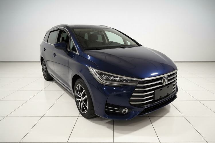 Used BYD Song MAX 2017 1.5T Automatic Smart Connect Elite 7-Seater Front Right 45 Deg