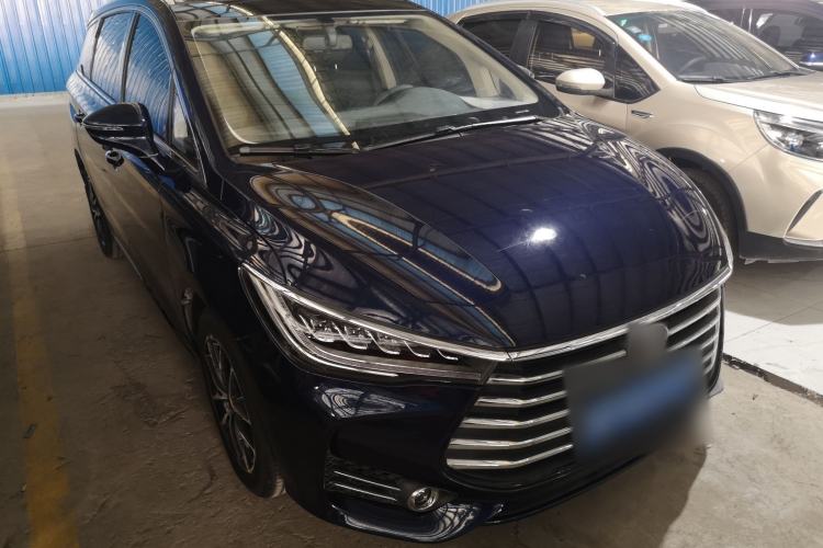 Used BYD Song MAX 2017 1.5T Automatic Smart Connect Elite 7-Seater Front Right 45 Deg