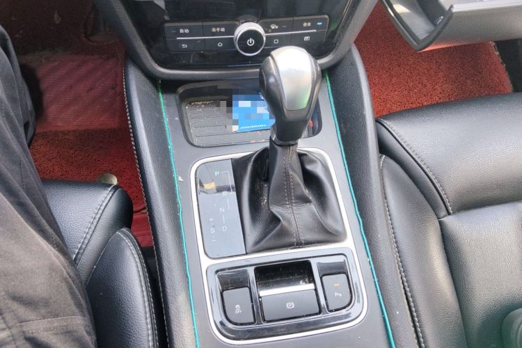 Used BYD Song MAX 2017 1.5T Automatic Smart Connect Elite 7-Seater Gear Lever