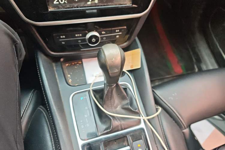 Used BYD Song MAX 2017 1.5T Automatic Smart Connect Elite 7-Seater Gear Lever