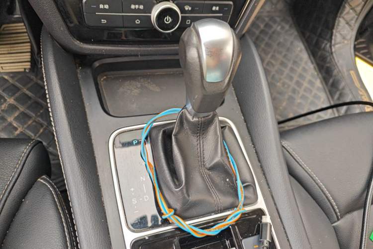 Used BYD Song MAX 2017 1.5T Automatic Smart Connect Elite 7-Seater Gear Lever