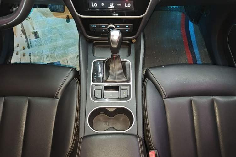 Used BYD Song MAX 2017 1.5T Automatic Smart Connect Elite 7-Seater Gear Lever
