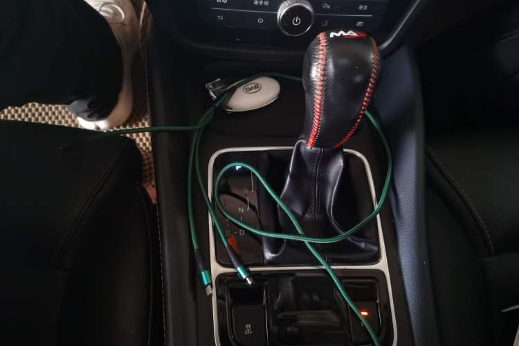 Used BYD Song MAX 2017 1.5T Automatic Smart Connect Luxury 7-Seater Gear Lever