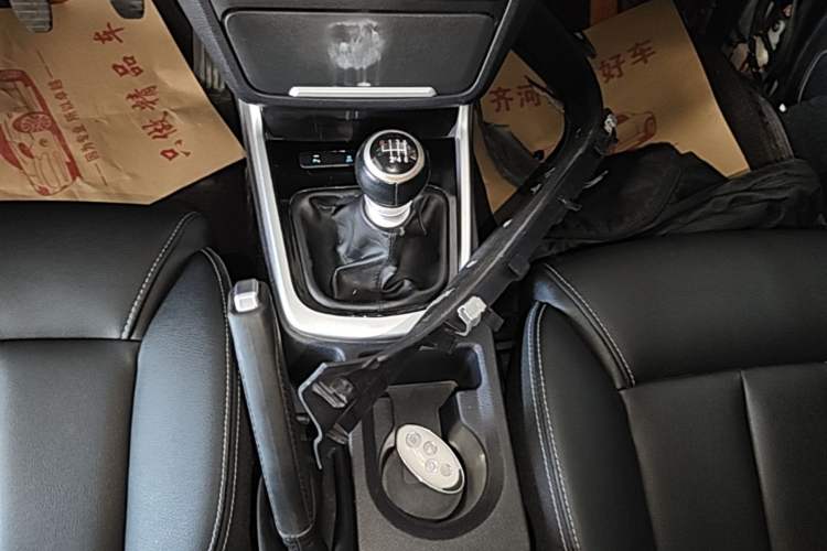 Used BYD Song MAX 2017 1.5T Manual Smart Connect Luxury 7-Seater Gear Lever