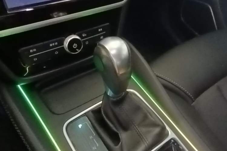 Used BYD Song MAX 2017 1.5T Automatic Smart Connect Elite 7-Seater Gear Lever