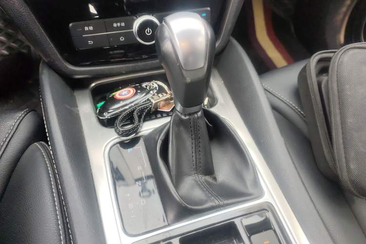 Used BYD Song MAX 2017 1.5T Automatic Smart Connect Prestige 7-Seater Gear Lever