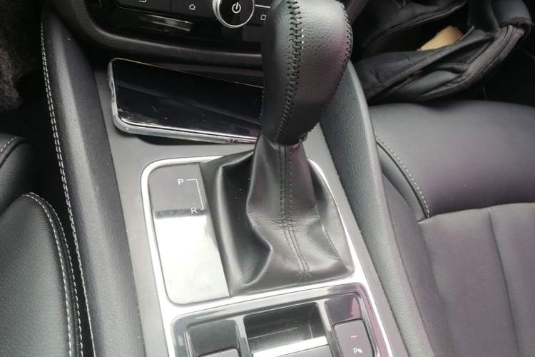 Used BYD Song MAX 2017 1.5T Automatic Smart Connect Elite 7-Seater Gear Lever