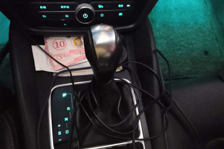 Used BYD Song MAX 2017 1.5T Automatic Smart Connect Prestige 7-Seater Gear Lever