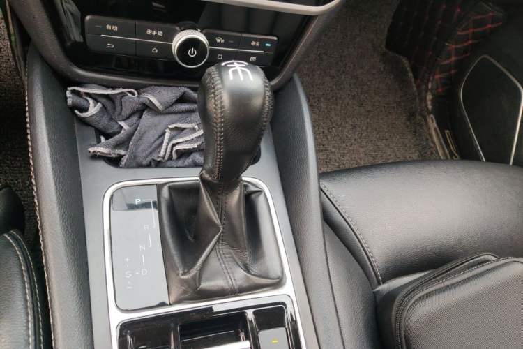 Used BYD Song MAX 2017 1.5T Automatic Smart Connect Elite 7-Seater Gear Lever