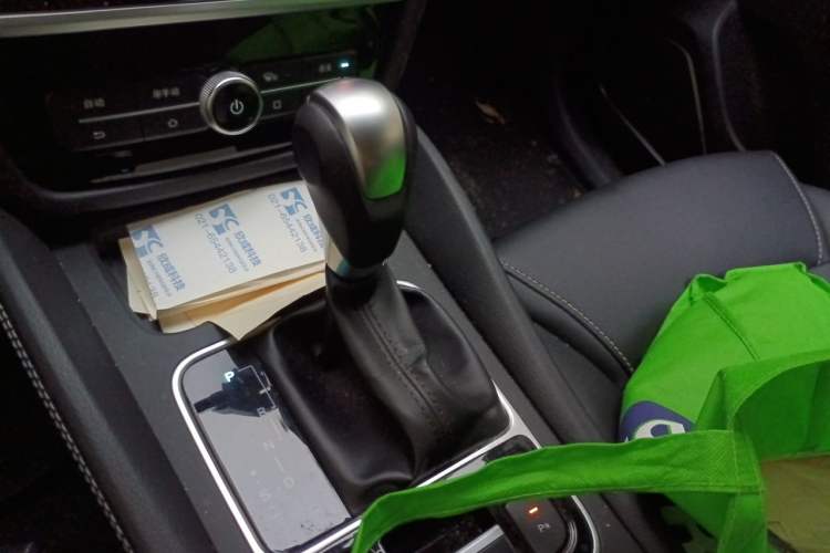 Used BYD Song MAX 2017 1.5T Automatic Smart Connect Elite 7-Seater Gear Lever