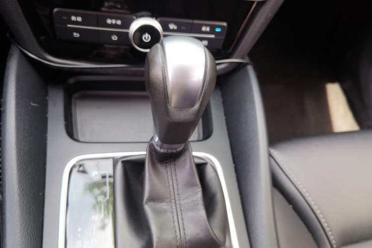 Used BYD Song MAX 2017 1.5T Automatic Smart Connect Luxury 7-Seater Gear Lever