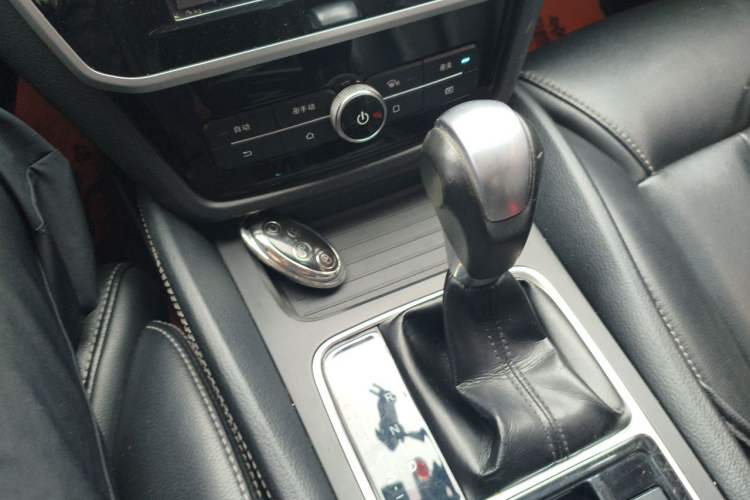 Used BYD Song MAX 2017 1.5T Automatic Smart Connect Elite 7-Seater Gear Lever