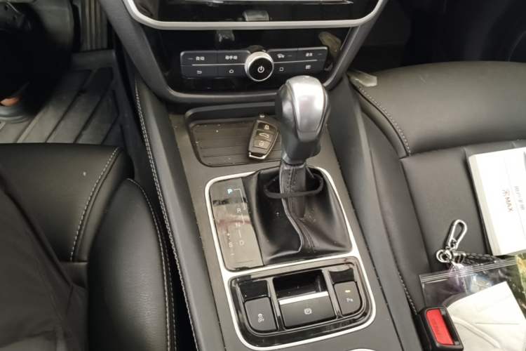Used BYD Song MAX 2017 1.5T Automatic Smart Connect Elite 7-Seater Gear Lever