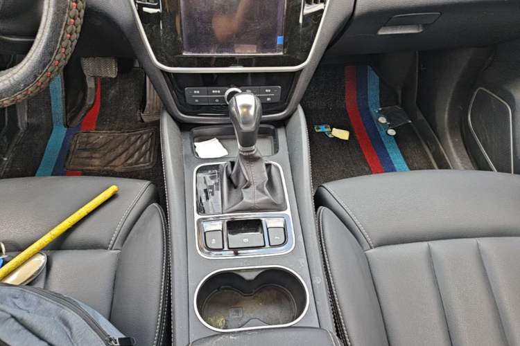 Used BYD Song MAX 2017 1.5T Automatic Smart Connect Elite 7-Seater Gear Lever