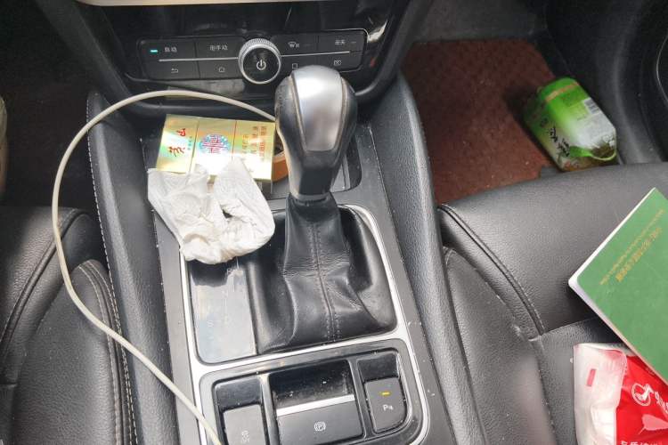 Used BYD Song MAX 2017 1.5T Automatic Smart Connect Luxury 7-Seater Gear Lever