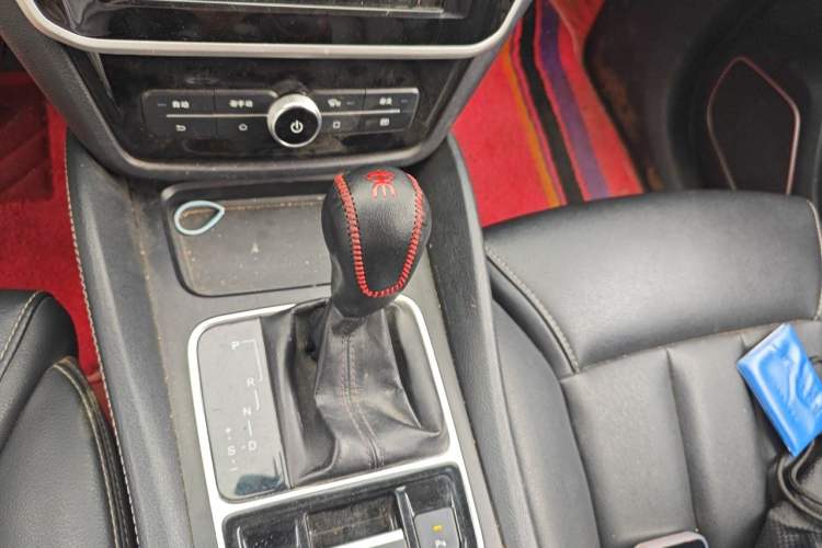 Used BYD Song MAX 2017 1.5T Automatic Smart Connect Elite 7-Seater Gear Lever