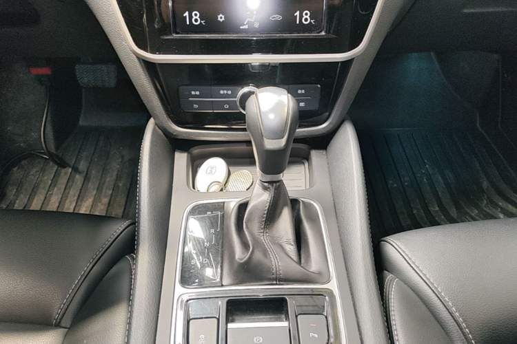 Used BYD Song MAX 2017 1.5T Automatic Smart Connect Elite 7-Seater Gear Lever