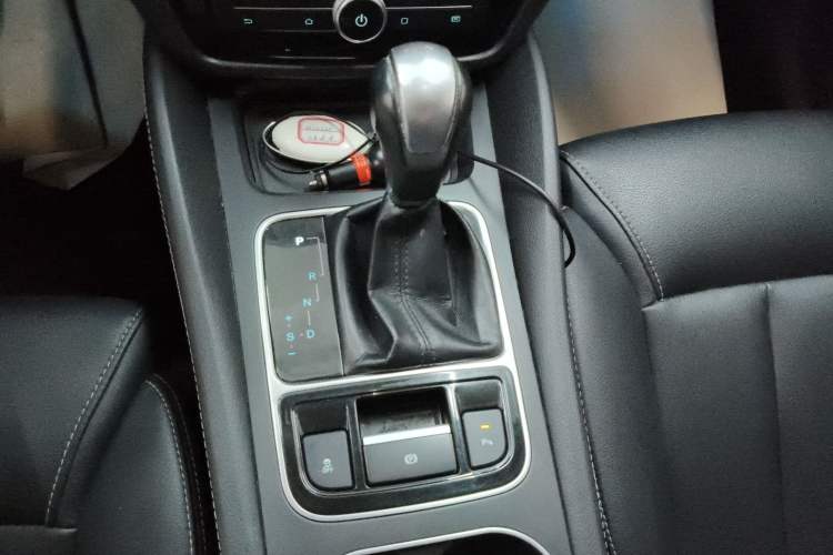 Used BYD Song MAX 2017 1.5T Automatic Smart Connect Elite 7-Seater Gear Lever