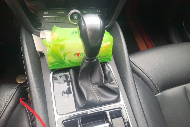 Used BYD Song MAX 2017 1.5T Automatic Smart Connect Elite 7-Seater Gear Lever