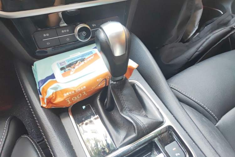 Used BYD Song MAX 2017 1.5T Automatic Smart Connect Elite 7-Seater Gear Lever