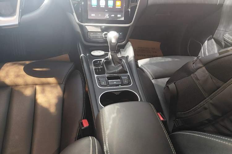 Used BYD Song MAX 2017 1.5T Automatic Smart Connect Elite 7-Seater Gear Lever