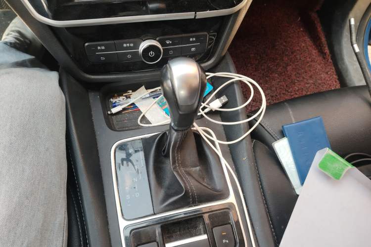 Used BYD Song MAX 2017 1.5T Automatic Smart Connect Prestige 7-Seater Gear Lever