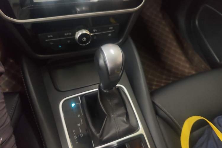 Used BYD Song MAX 2017 1.5T Automatic Smart Connect Elite 7-Seater Gear Lever