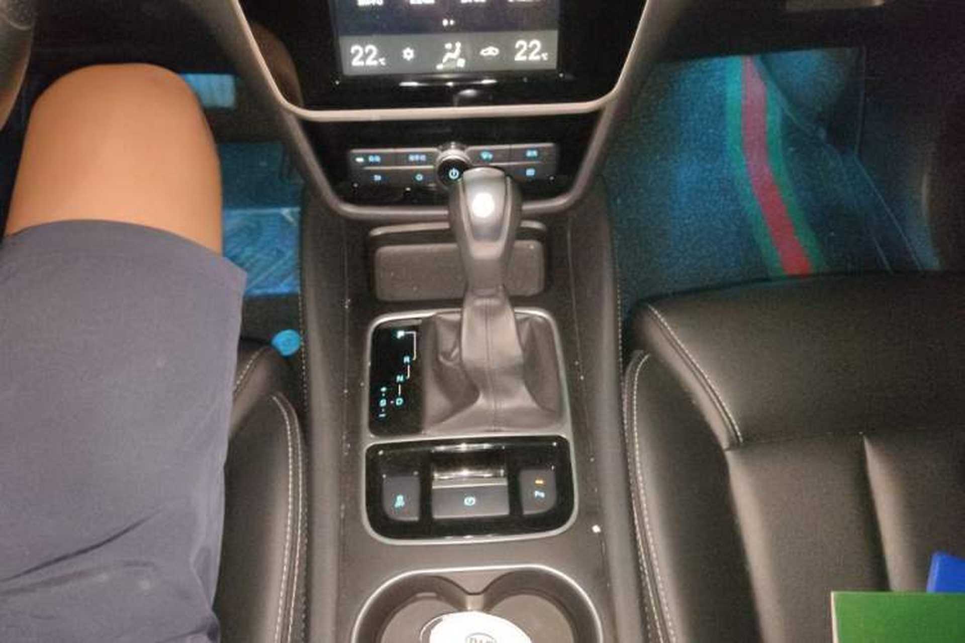 Used BYD Song MAX 2017 1.5T Automatic Smart Connect Elite 7-Seater Gear Lever