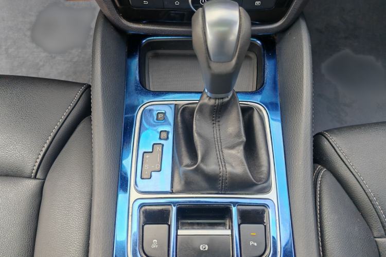 Used BYD Song MAX 2017 1.5T Automatic Smart Connect Elite 7-Seater Gear Lever