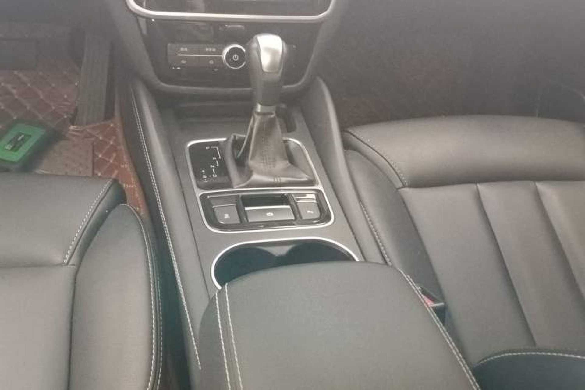 Used BYD Song MAX 2017 1.5T Automatic Smart Connect Elite 7-Seater Gear Lever