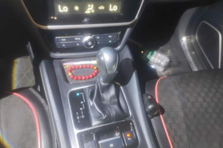 Used BYD Song MAX 2017 1.5T Automatic Smart Connect Elite 7-Seater Gear Lever