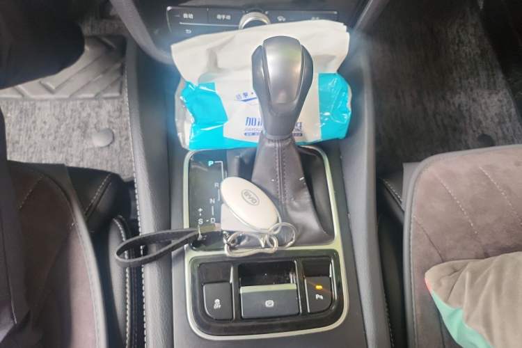 Used BYD Song MAX 2017 1.5T Automatic Smart Connect Elite 7-Seater Gear Lever