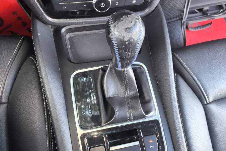 Used BYD Song MAX 2017 1.5T Automatic Smart Connect Elite 7-Seater Gear Lever