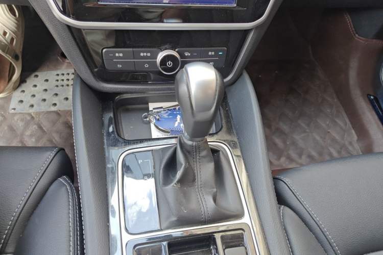 Used BYD Song MAX 2017 1.5T Automatic Smart Connect Elite 7-Seater Gear Lever