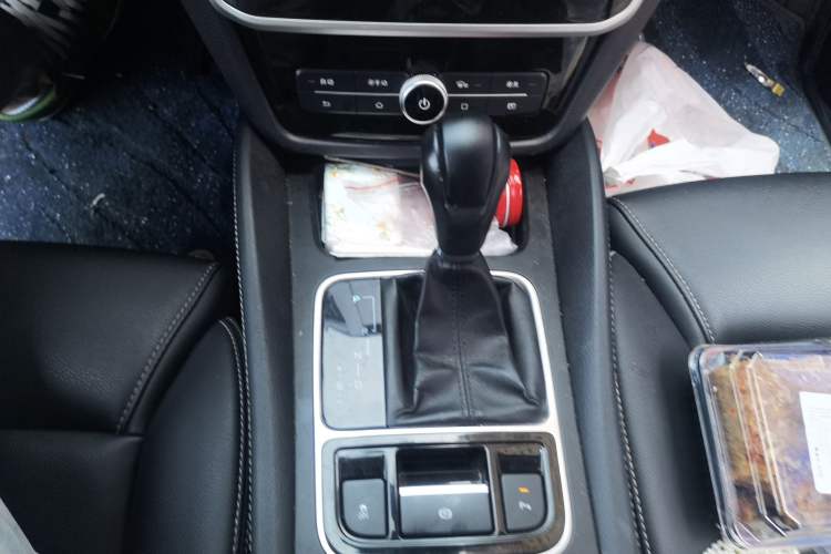 Used BYD Song MAX 2017 1.5T Automatic Smart Connect Elite 7-Seater Gear Lever