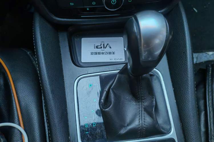 Used BYD Song MAX 2017 1.5T Automatic Smart Connect Elite 7-Seater Gear Lever
