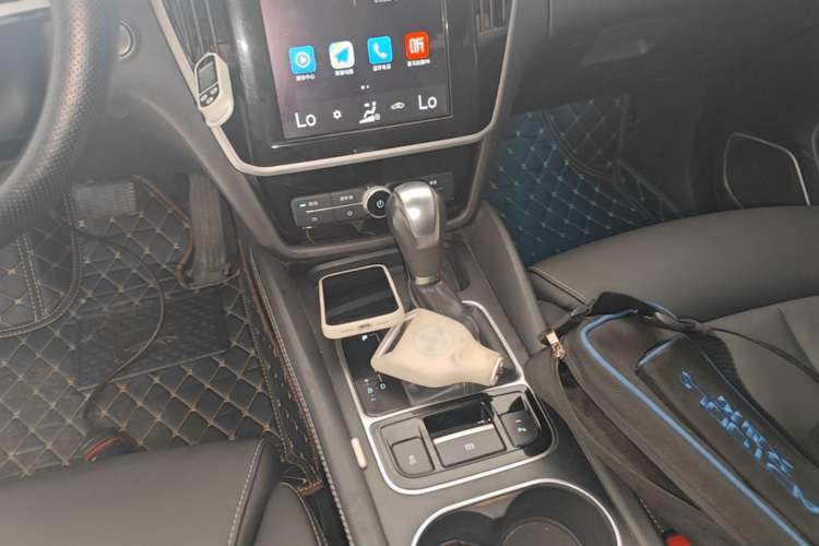 Used BYD Song MAX 2017 1.5T Automatic Smart Connect Elite 7-Seater Gear Lever