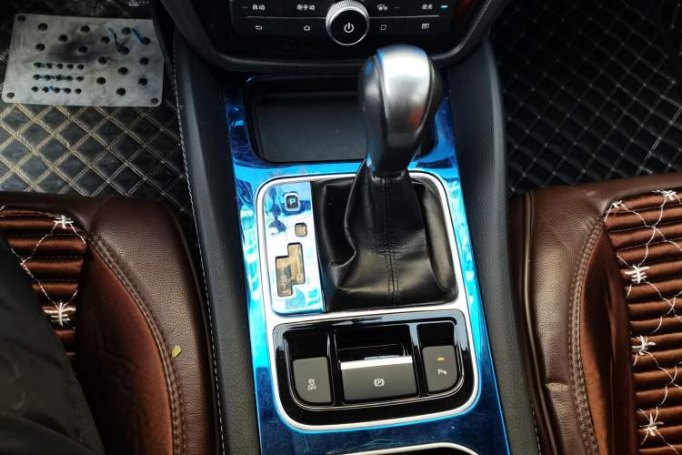 Used BYD Song MAX 2017 1.5T Automatic Smart Connect Prestige 7-Seater Gear Lever