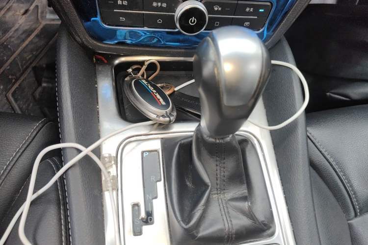 Used BYD Song MAX 2017 1.5T Automatic Smart Connect Prestige 7-Seater Gear Lever