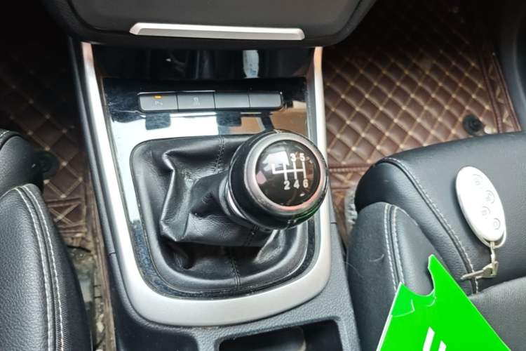 Used BYD Song MAX 2017 1.5T Manual Smart Connect Luxury 7-Seater Gear Lever