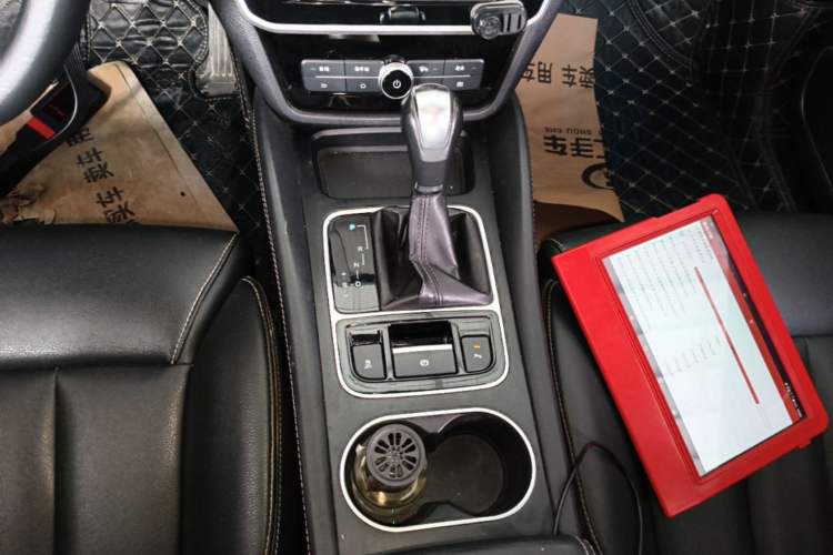 Used BYD Song MAX 2017 1.5T Automatic Smart Connect Elite 7-Seater Gear Lever