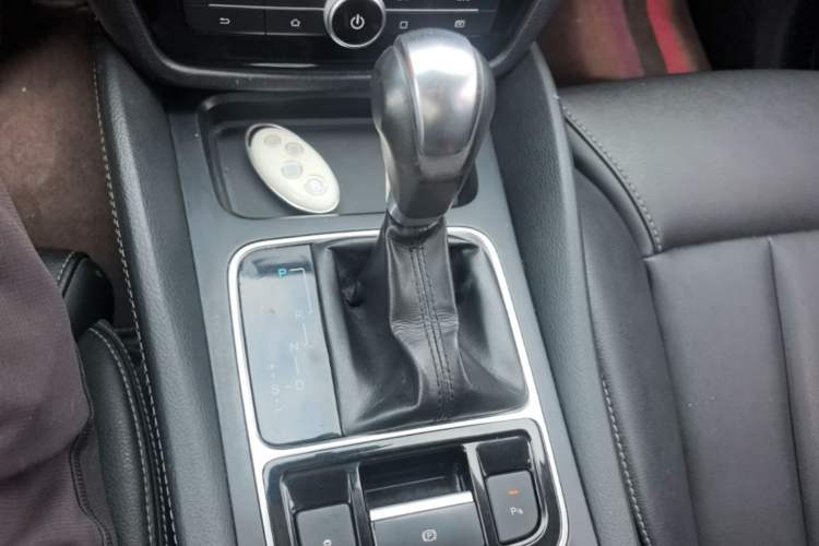 Used BYD Song MAX 2017 1.5T Automatic Smart Connect Prestige 7-Seater Gear Lever